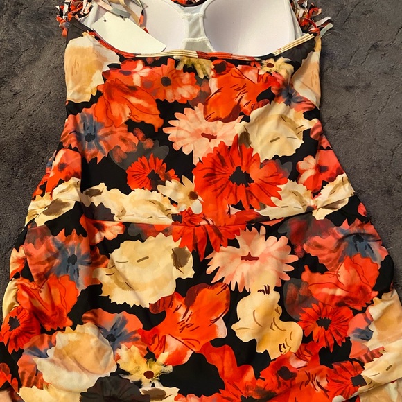 Swimsuit - Picture 2 of 4